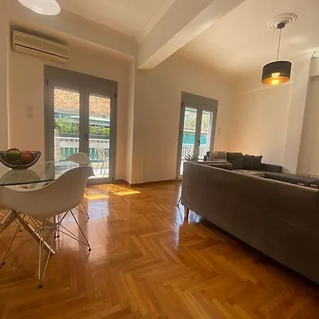 Sunny 2 Beds Spacious Fully Air Conditioned *