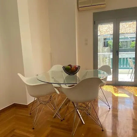 Sunny 2 Beds Spacious Fully Air Conditioned *