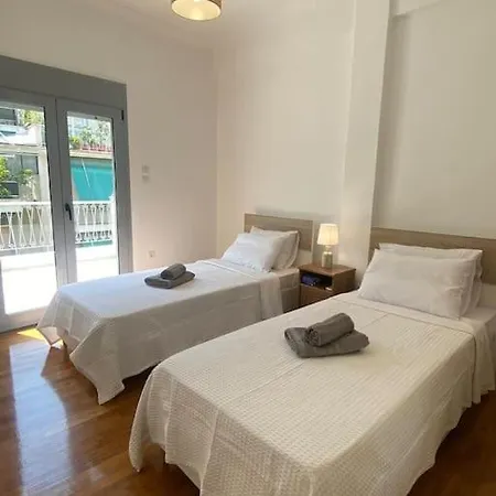 Sunny 2 Beds Spacious Fully Air Conditioned Apartment *