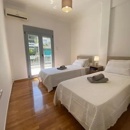 Sunny 2 Beds Spacious Fully Air Conditioned *
