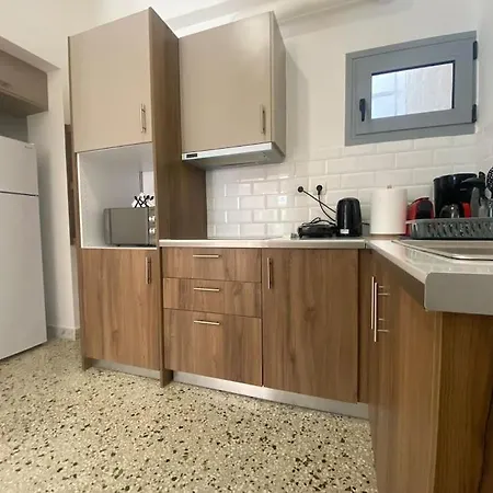Sunny 2 Beds Spacious Fully Air Conditioned Apartment *